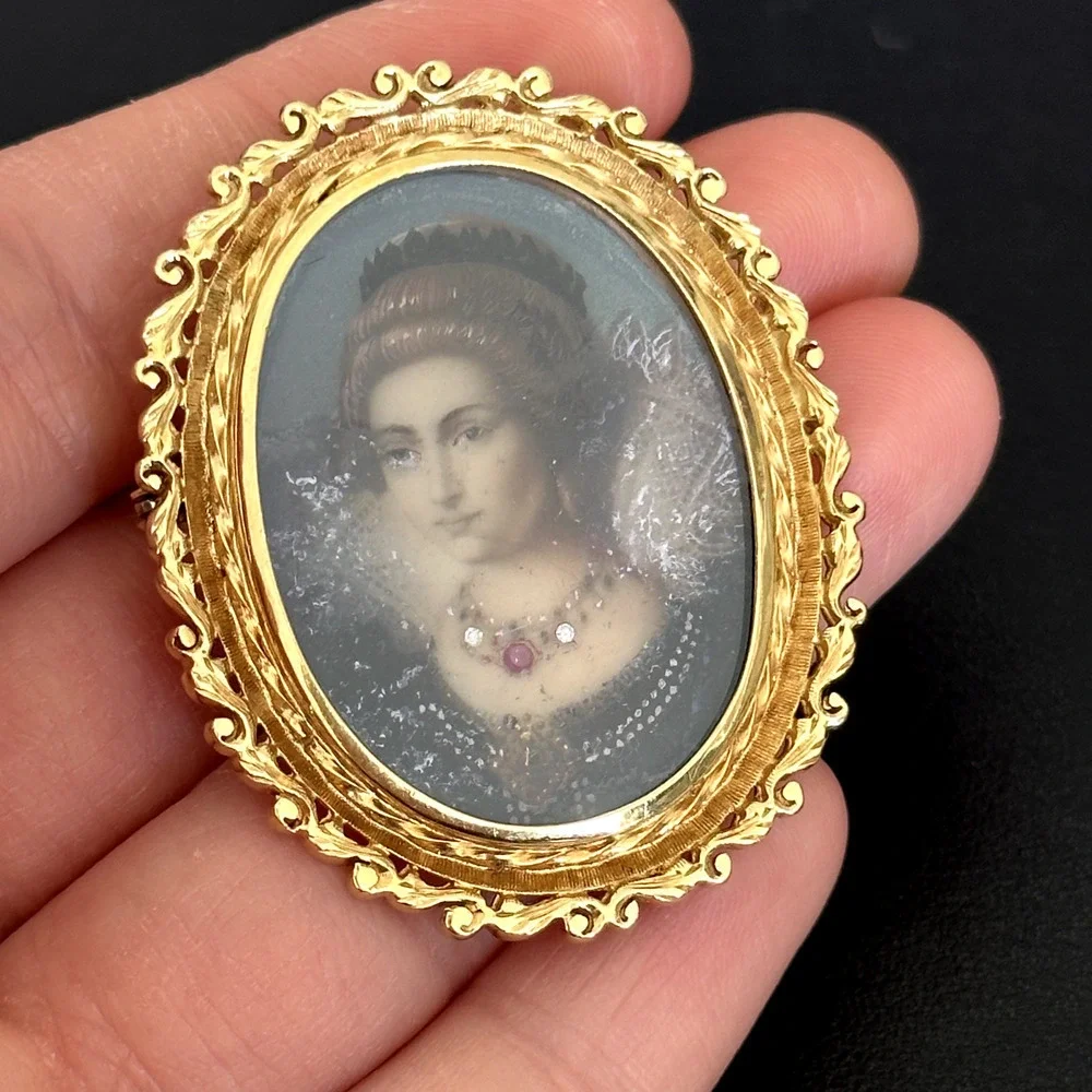 18K 750 Yellow Gold Antique Portrait Floral Scroll Framed Woman Pin Pendant